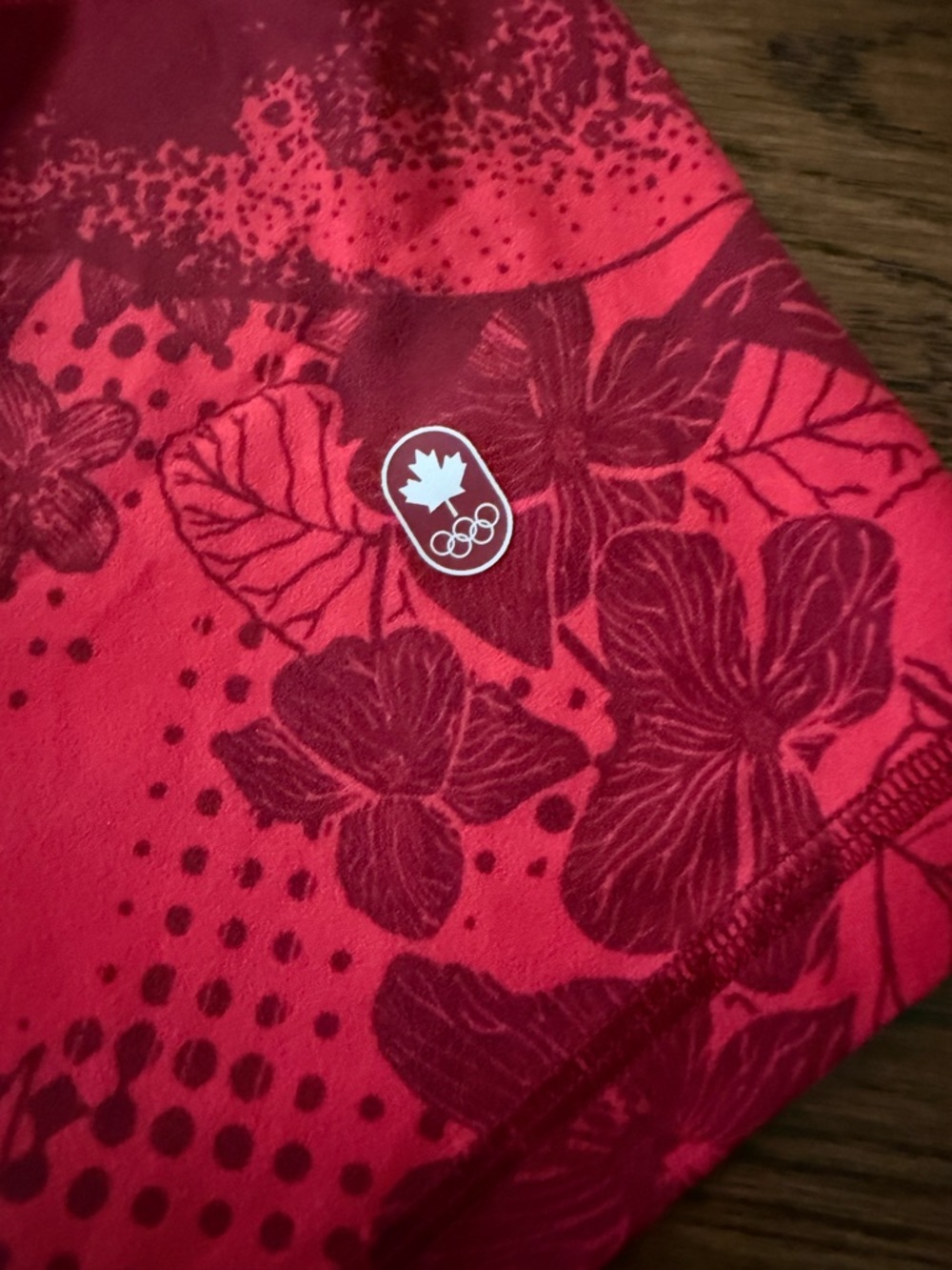 lululemon athletica Align HR 6in Red Floral Shorts (Team Canada version) - Picture 4 of 8